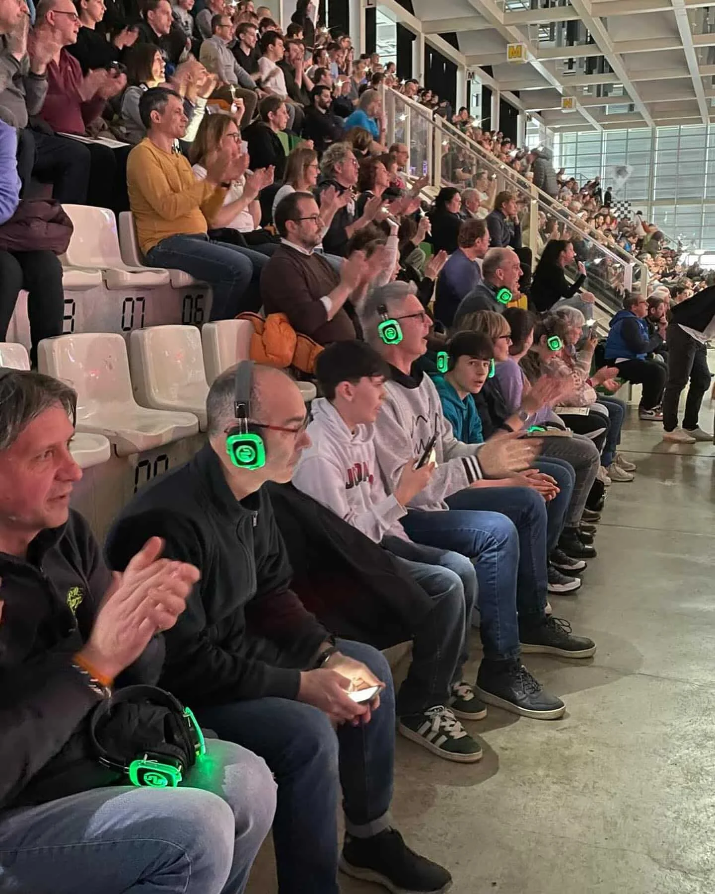 Live commentary with Silentsystem wireless headphones for basketball and football - A.M.O. inclusion project