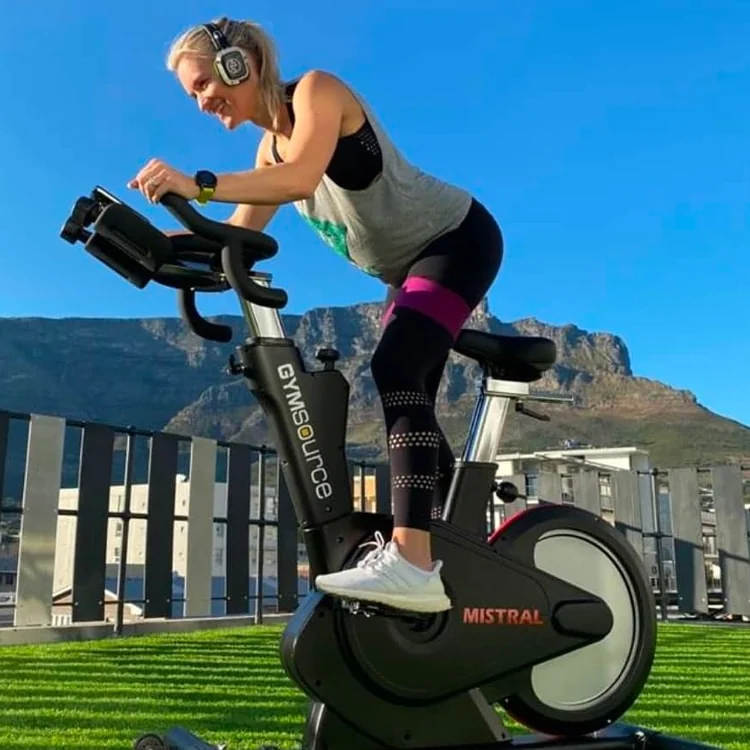 Indoor cycling silencioso con audífonos inalámbricos