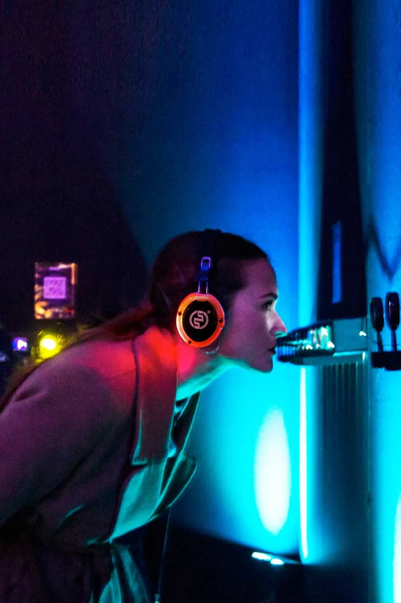 Bright Festival con audífonos inalámbricos Silentsystem (imagen de portada)