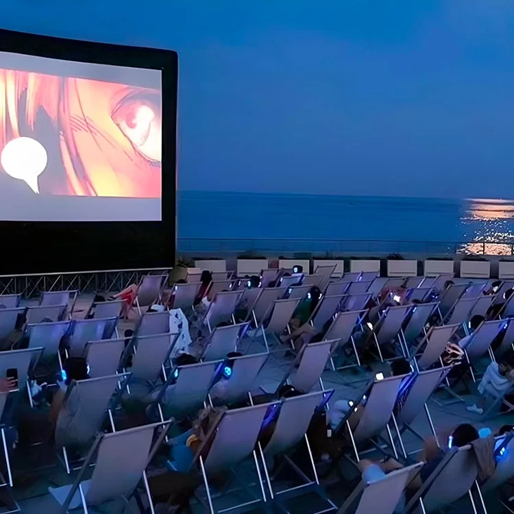 Cine bajo las estrellas en Liguria con audífonos inalámbricos Silentsystem