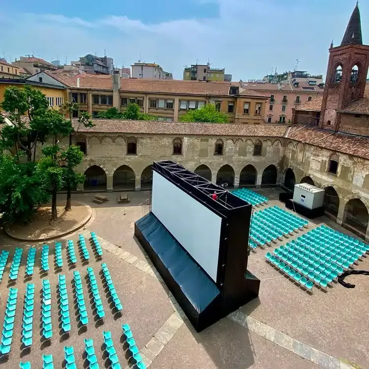 Audífonos de cine con dos pantallas Silentsystem Cine al Aire Libre — audífonos de cine con dos pantallas