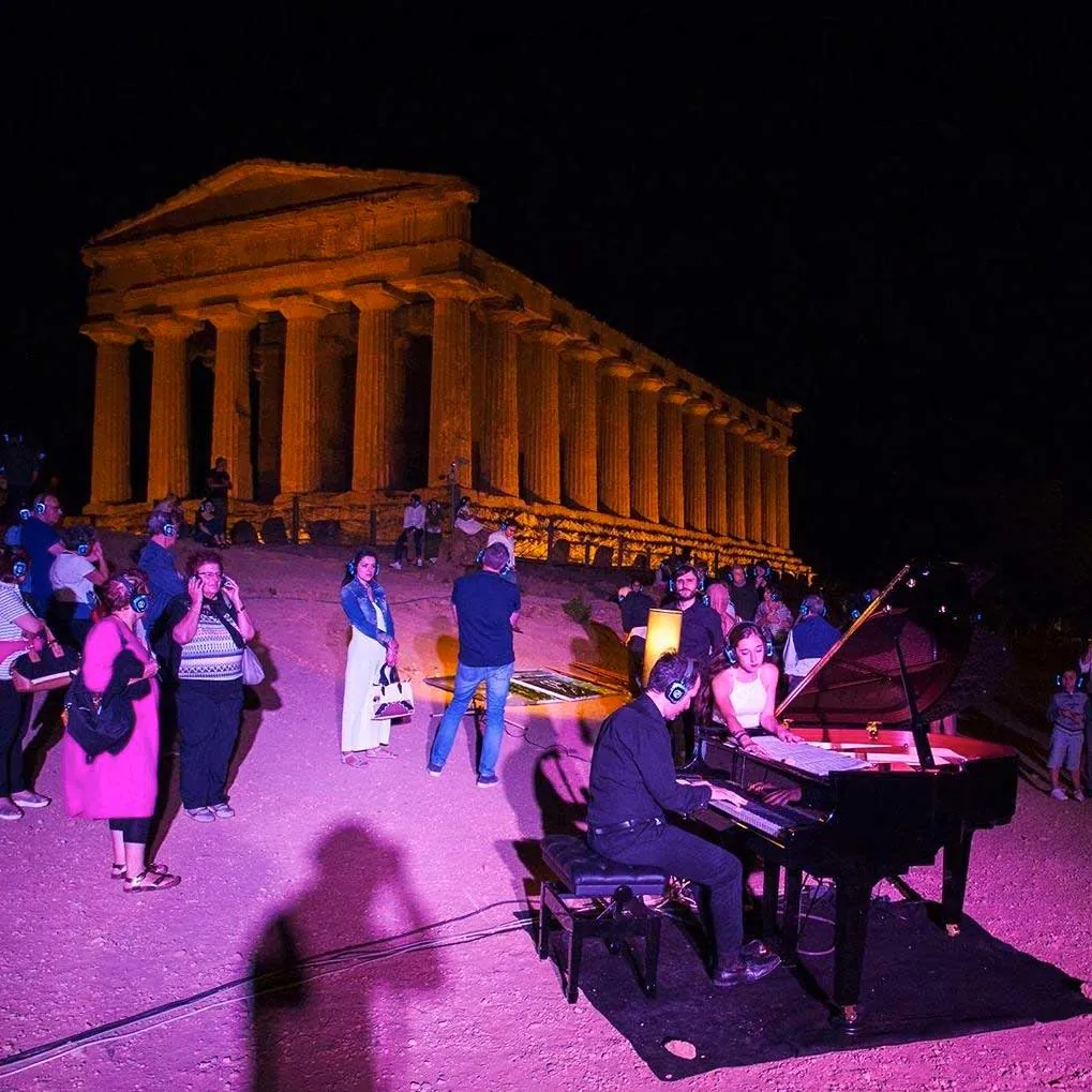 Concierto Yamaha Silent con audífonos inalámbricos