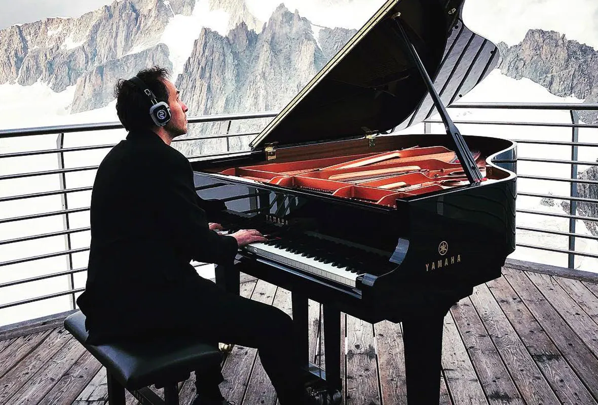 Yamaha Silent Experience a 4000 metros con audífonos de Silentsystem